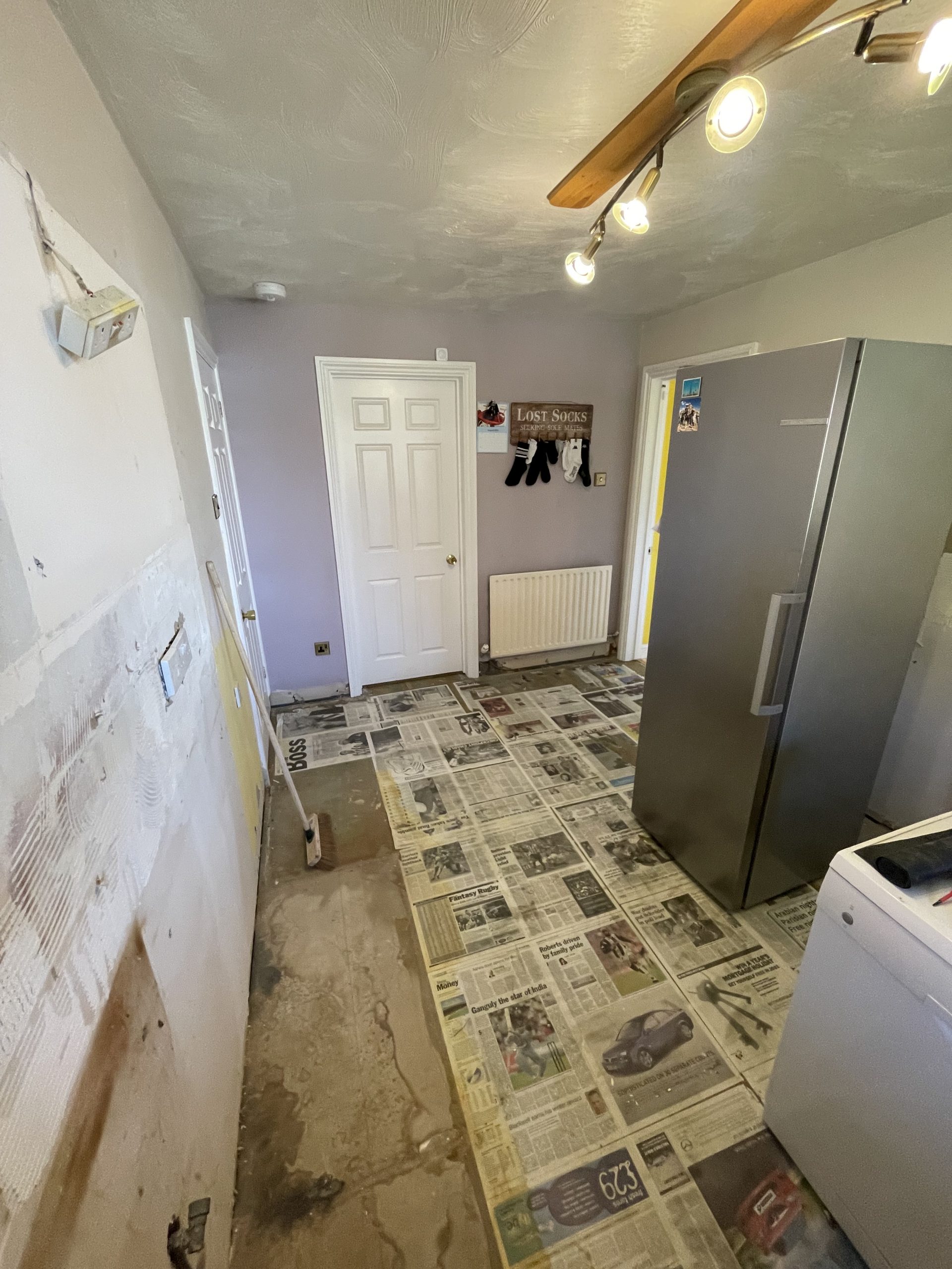 Kitchen fitting Reading with white cabinets and marble worktop