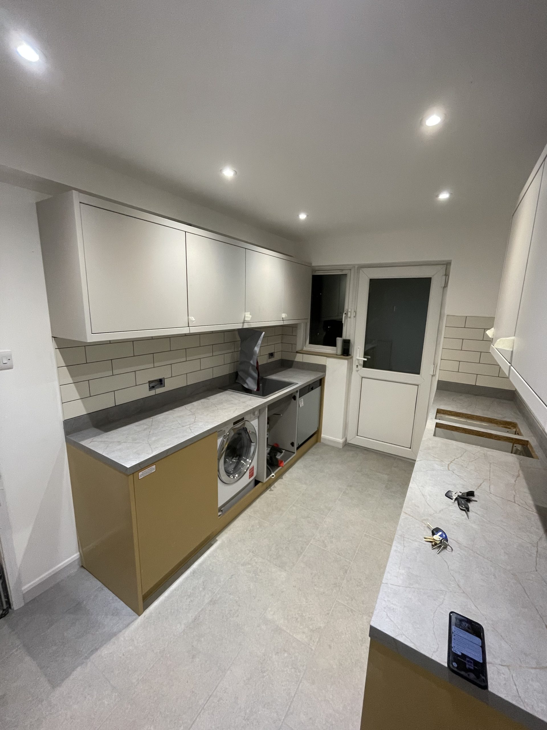 Kitchen installation Reading with white and oak cabinets